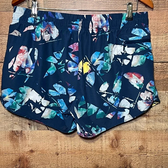 🌻 The North Face Class V Shorts in Blue Wing Teal Leaf Print Women’s size Large - Picture 2 of 9